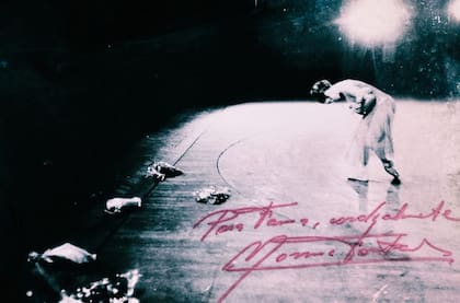 La gran bailarina argentina Norma Fontenla fue una de las primeras "clientas" de Jorge Fama, el joven fotógrafo que a fines de los '60 les vendía a las estrellas los retratos para que autografiaran a los fans