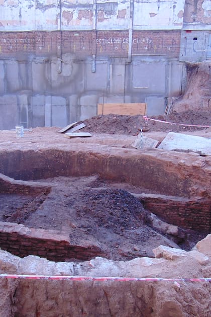 La gran cisterna que fue encontrada en el solar de Moreno 550, donde vivió Rosas