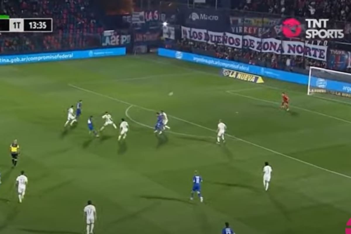 La gran definición de Blas Armoa, que se meterá de emboquillada en el arco de Devecchi; fue el 1-0 de Tigre ante Aldosivi