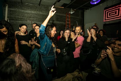 La gran Lorena Vega en una de las fiestas -todo paraíso las necesita- que tienen lugar en la sala Planta Inclán