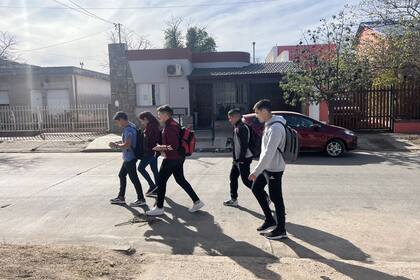La gran mayoría de los jóvenes son los primeros en sus familias en empezar una carrera universitaria, y en algunos casos, los primeros en terminar la secundaria.