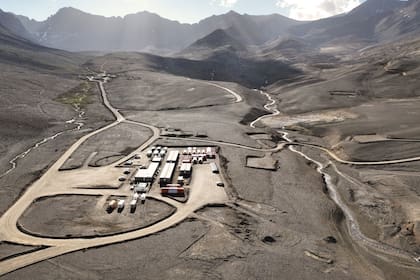 La gran mayoría de los proyectos de cobre se encuentran obstaculizados en su desarrollo por la ley de glaciares, plantea el autor