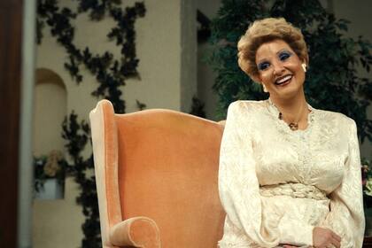 La gran transformación física de la actriz se llevó todos los aplausos (Captura película Los Ojos De Tammy Faye)