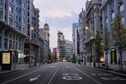 La Gran Vía, una de las principales calles de Madrid, como nunca se la ve durante el día