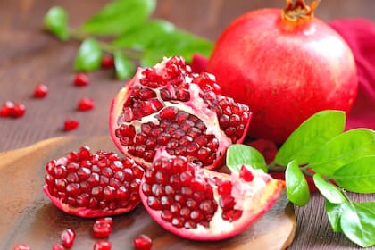 La granada es otra de las frutas que aportan proteína al organismo.
