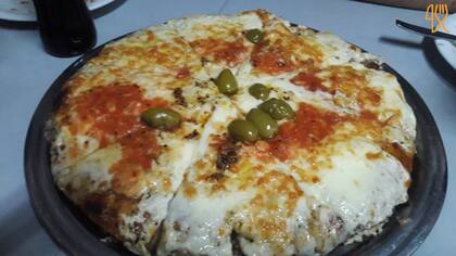 La grande de Muzzarella de la pizzería El Fortín