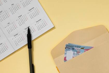 La green card otorga derechos migratorios, pero el IRS evalúa por separado la condición fiscal de cada persona según su situación actual
