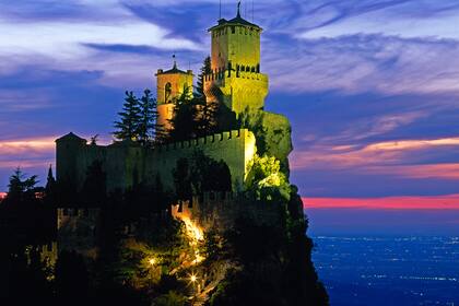 La Guaita o Rocca Maggiore, un antiguo fuerte militar anterior al siglo XI, tienen una de las mejores vistas de la ciudad