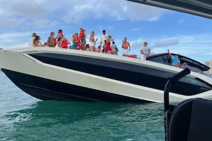 La guardia costero difundió fotos del naufragio en Miami