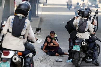 La Guardia Nacional Bolivariana fue acusada del uso excesivo de la fuerza durante las protestas de 2017 que duraron más de 100 días