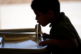La guerra en Irán deja a algunas empresas de agua de EE.UU. con escasez de fluoruro