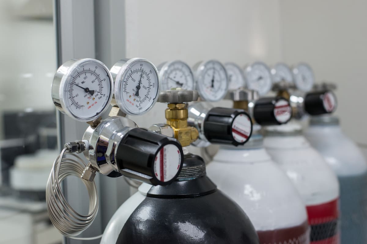 La guerra en Medio Oriente está afectando al flujo de helio, un gas que tiene un rol fundamental en la fabricación de componentes electrónicos