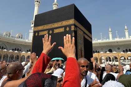 La guerra en Oriente Medio atrapa a muchos peregrinos musulmanes en un caos de viajes