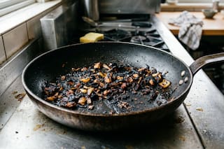 La guía completa para limpiar una olla antiadherente quemada
