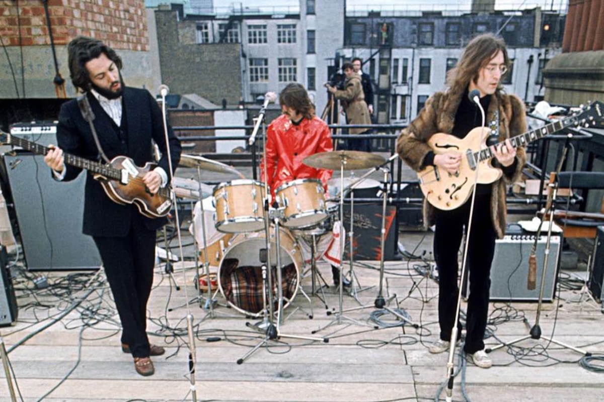 La guitarra de madera de George, micrófonos envueltos en ropa interior femenina, y el supuesto hijo de Orson Welles; las verdades salvajes acerca del último show de los Fab Four