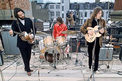 La guitarra de madera de George, micrófonos envueltos en ropa interior femenina, y el supuesto hijo de Orson Welles; las verdades salvajes acerca del último show de los Fab Four