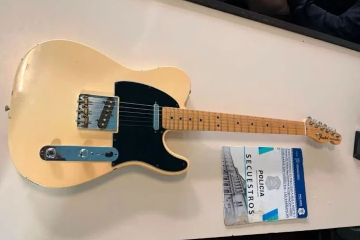 La guitarra Fender que Lorenzo pudo rescatar luego de que se la robaran y la vendieran online
