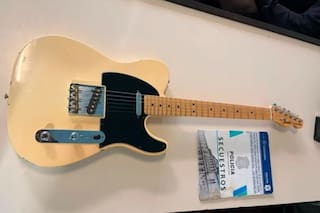 Encontró a la venta en las redes la guitarra que le habían robado y pudo recuperarla con una osada actuación