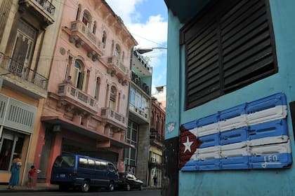 Cuba lanza un plan para contener la caída de su economía