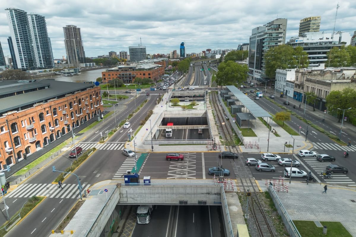La habilitación alcanzará a autos, camionetas y utilitarios, mientras que las motos seguirán teniendo prohibida la circulación