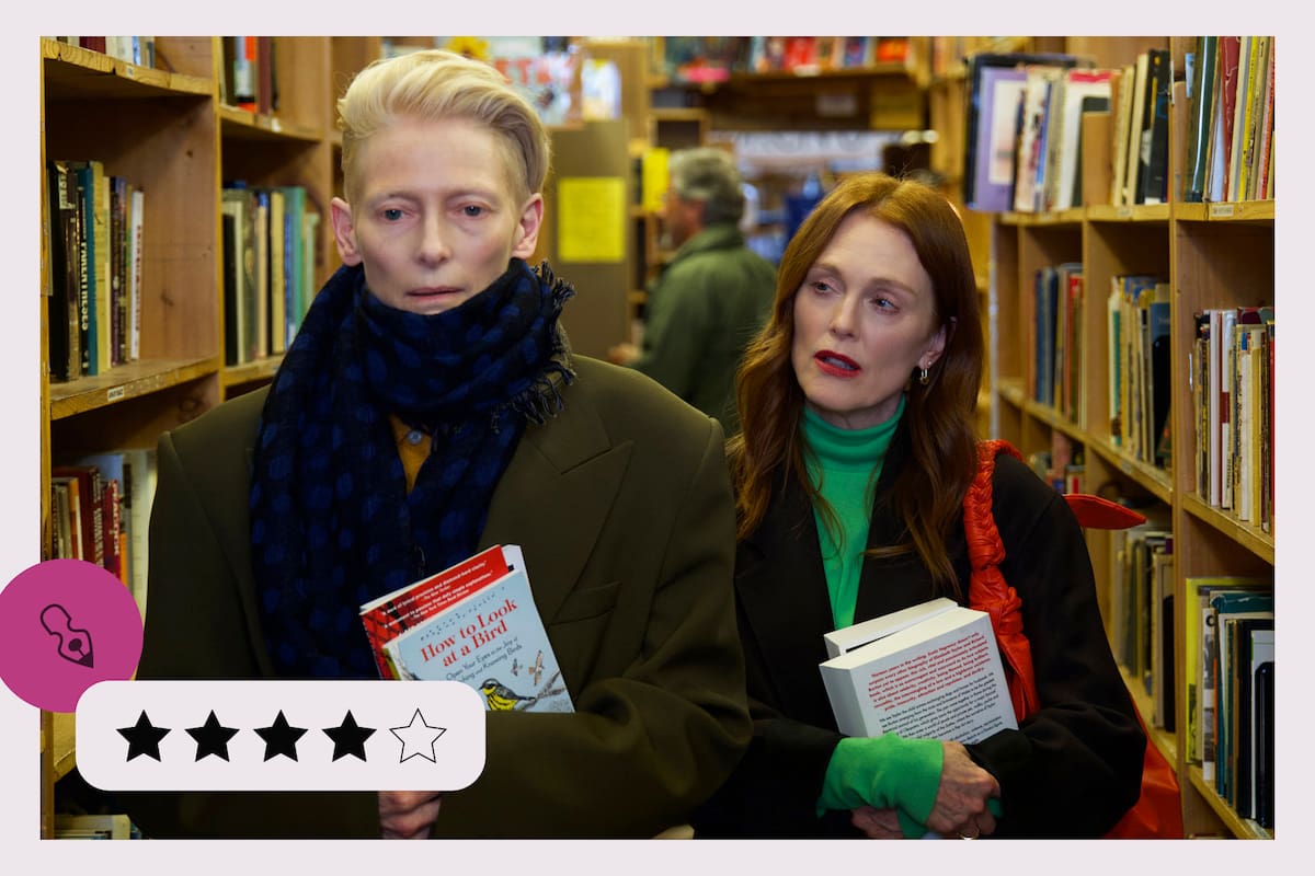 La habitación de al lado: un Almodóvar añejo profundiza su obsesión con la muerte a través de un nuevo idioma