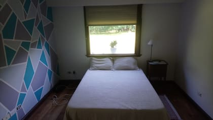 La habitación de la planta baja donde durmió Carlos Carrascosa en enero último.