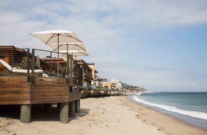 La habitaciones del hotel Nobu en Malibú sobre la playa.