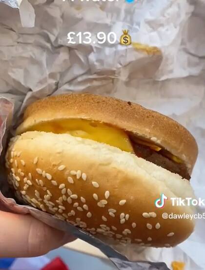 La hamburguesa que consumió el hincha inglés durante el Mundial de Qatar