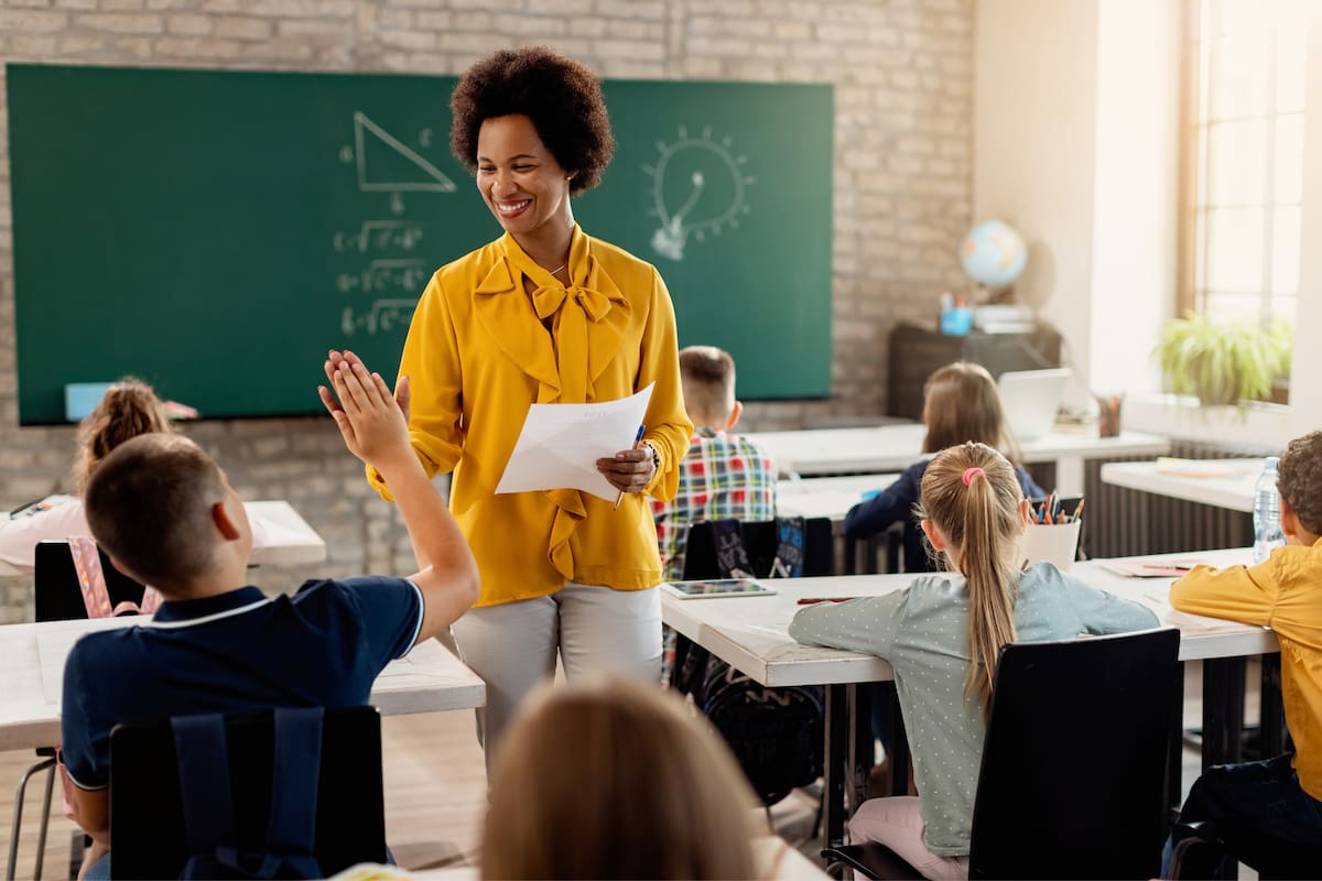 La HB 561 actualiza las reglas de formación y certificación docente en Florida antes de su entrada en vigor el 1° de julio