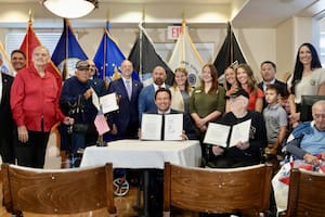 La HB961, firmada por Ron DeSantis, entrará en vigor el 1° de julio de 2026 y reformará servicios del Departamento de Seguridad Vial para millones de residentes