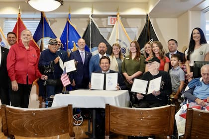 La HB961, firmada por Ron DeSantis, entrará en vigor el 1° de julio de 2026 y reformará servicios del Departamento de Seguridad Vial para millones de residentes