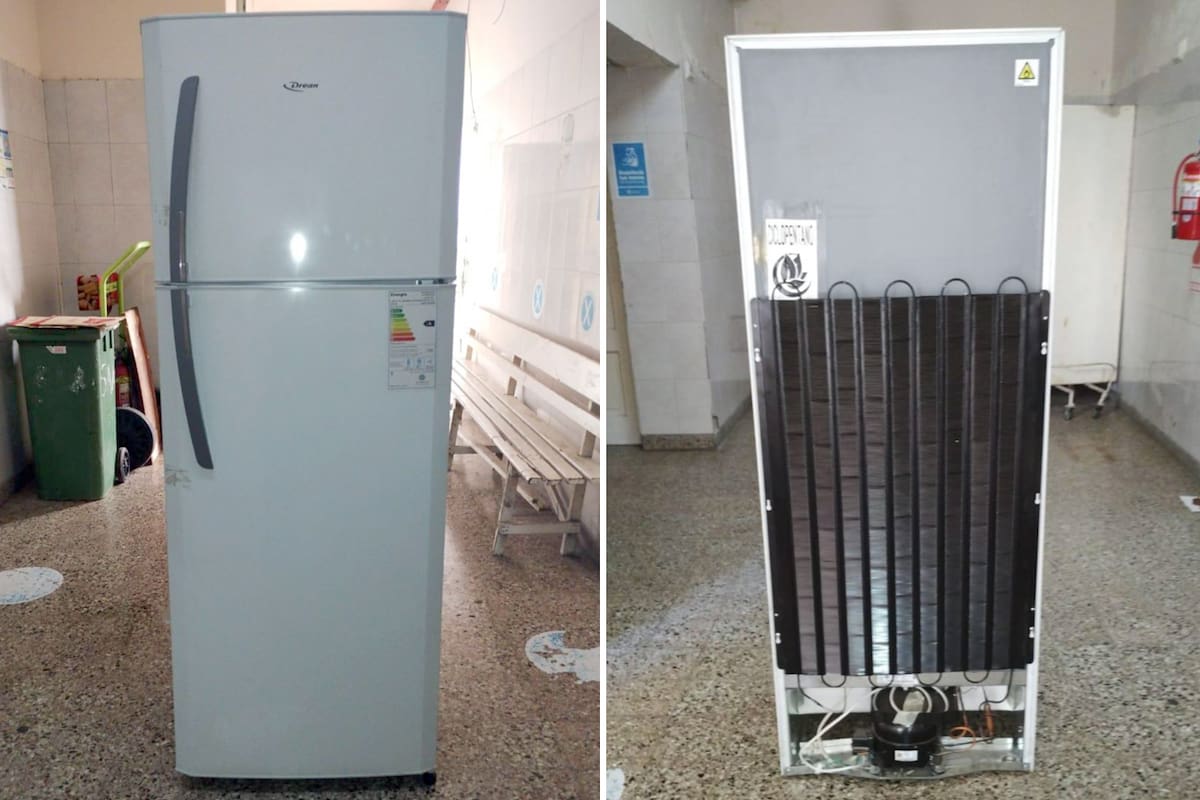 La heladera donde estaban ocultos los teléfonos celulares