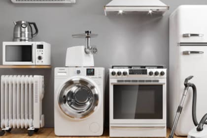 La heladera y el televisor son los electrodomésticos que más energía consumen en un hogar, aunque la primera está todo el día encendida y el segundo, unas horas por día