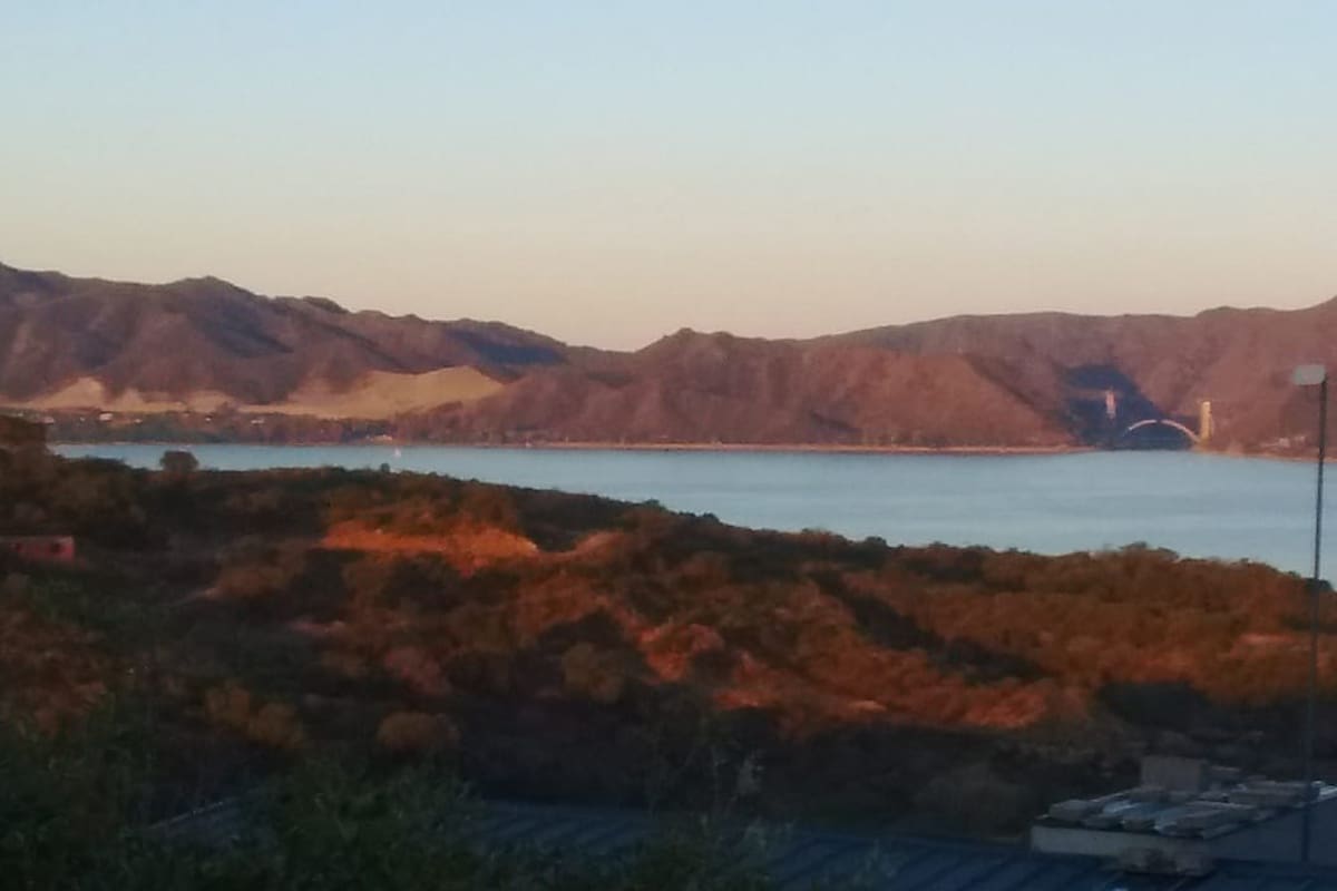 La herida en la montaña por la obra en construcción