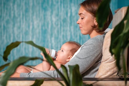 La hermana carga con la crianza, las tareas del hogar y el desgaste emocional sin acompañamiento real de su pareja