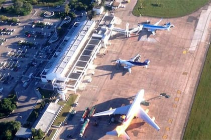 La hermana de Agustín Rodríguez Grellet, actual titular de la EANA, había hecho el pedido de rutas aéreas en carácter de apoderada de Grupo Lasa S.R.L.