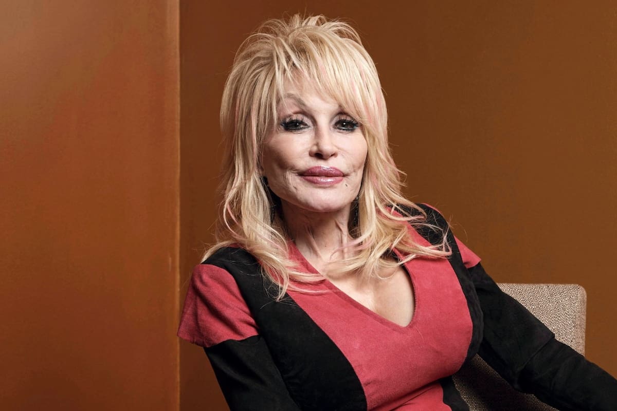 La hermana de Dolly Parton reveló por qué la cantante ocultó su lucha contra el cáncer