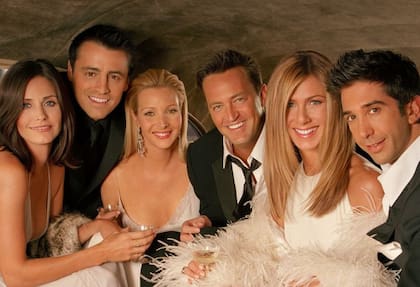 La hermana de Perry contó que el elenco de Friends caminó de la mano hacia el ataud durante el funeral (Foto: Instagram @friends)