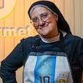 Ama el rock, es fanática de River y ahora cocinará en TV: quién es la Hermana Verónica