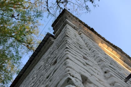 La Hermandad de Morenos de Invenza fue un grupo de ex esclavos libres que lograron conseguir el terreno y construir el templo rectangular con ladrillos cocidos y techo de paja