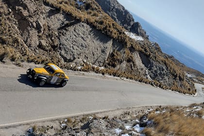 La hermosa subida al Mirador de los Cóndores se funde con la historia de la cupé Ford de 1941 de Alberto Pascuzzi y Cristian Mallía, llegada desde Buenos Aires para recorrer el norte de San Luis y el resto de los 1820 kilómetros del GPAH de 2022.