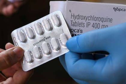 La hidroxicloroquina es un medicamento que se utilizó para tratar la malaria. También se usa para enfermedades autoinmunes como la artritis reumatoide y el lupus