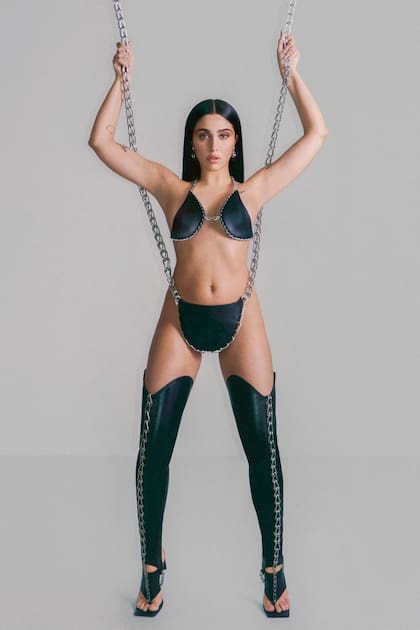 La hija de la reina del pop protagoniza una nueva campaña de Dion Lee