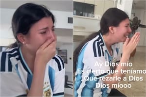 Mónica Ayos grabó a su hija mientras veía a la selección y se viralizó por sus frases