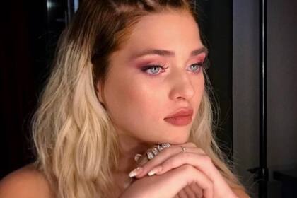 La hija de Ricardo Fort dedicó un rincón del salón a la memoria de su padre