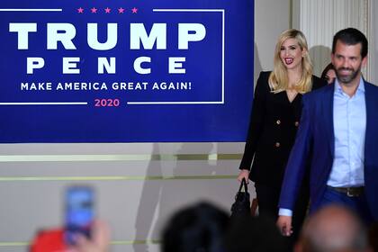 La hija y asesora principal del presidente de Estados Unidos, Ivanka Trump, y su hermano, Donald Trump Jr, en Washington, DC, el 4 de noviembre de 2020