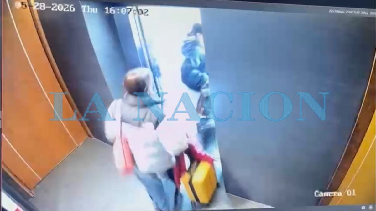 Imágenes exclusivas: dos mujeres, 45 minutos y la sospechosa salida con equipaje antes del allanamiento al departamento de Facundo Leal
