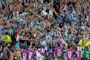 Fuerte rechazo opositor a la prohibición de llevar camisetas y banderas de Malvinas al partido contra Inglaterra
