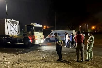 La historia comenzó el pasado jueves por la madrugada, luego de que un joven fuese atropellado por un camión en las inmediaciones del Puente Negro