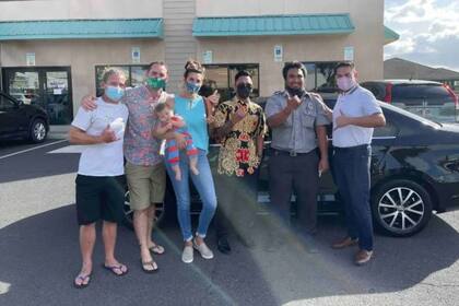 La historia de Aina Townsend, un empleado de un supermercado en Hawái que tuvo un gesto solidario con una clienta